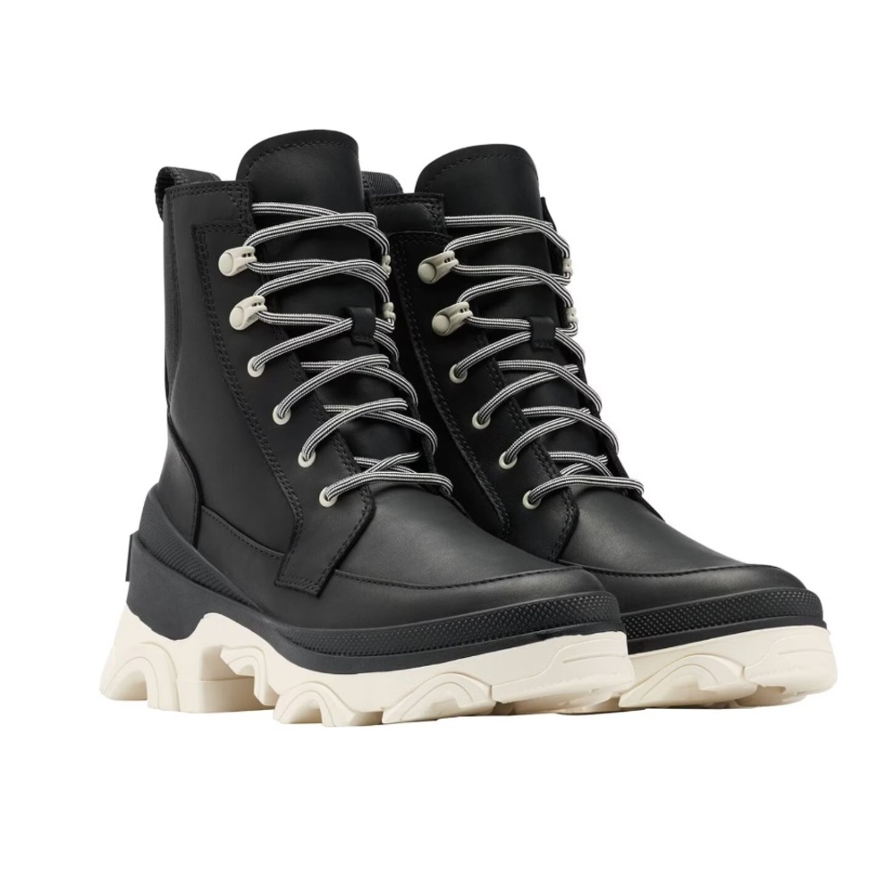 NWT’S SOREL WATERPROOF TWO TONED LEATHER BREX LACE UP BOOT!